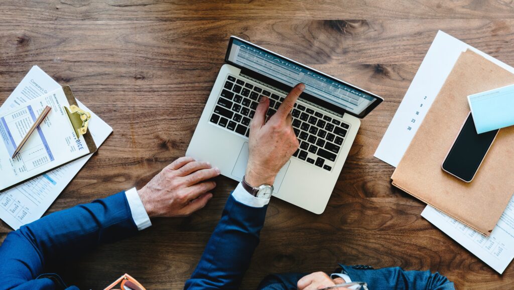 Finanças corporativas: conheça 4 dicas para melhorar a sua gestão